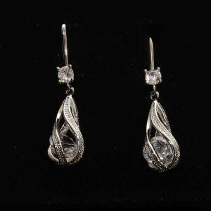 Jemné náušnice s kvapkou zirkónu