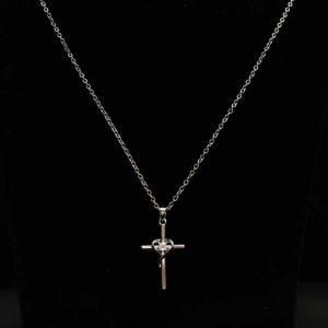 Krížik so srdcom – jemná retiazka s ligotom zirkónu