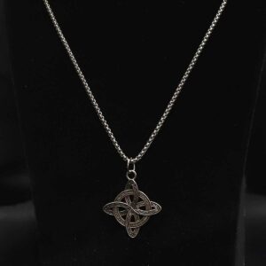 Vintage retiazka s príveskom s keltským uzlom