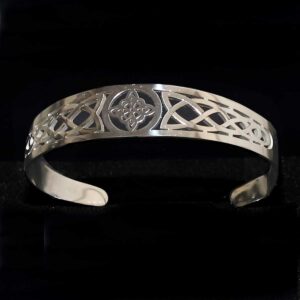 Nerezový náramok s keltským uzlom