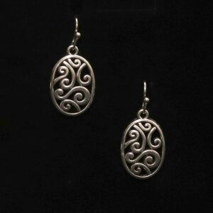 Elegantné malé náušnice s vintage motívom