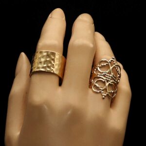 Set nastaviteľných prsteňov s dutým vzorom